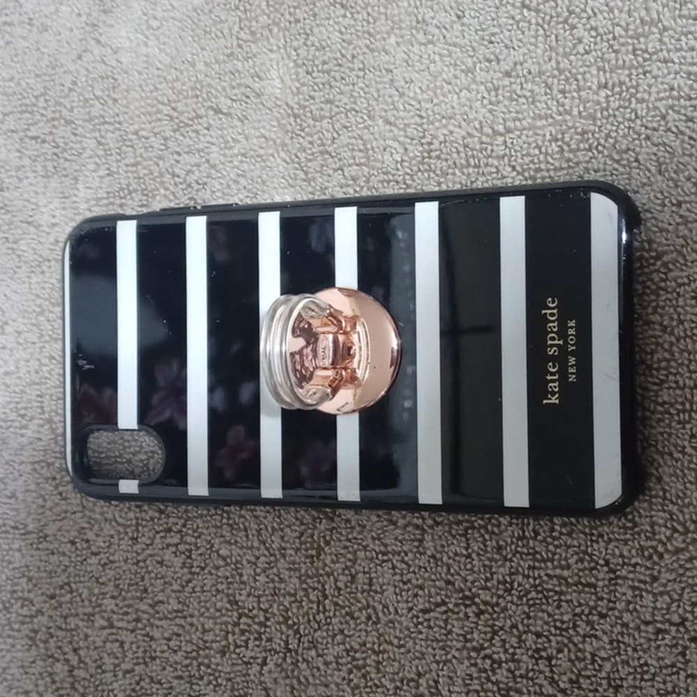 KATE SPADE PHONE COVER 📱 WITH  FINGER RING ON BACK BEAUTIFUL BLACK AND WHITE